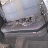Interior de automóvel antes da limpeza